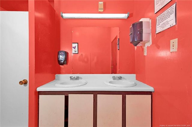 2177 N Roberts Road, Lumberton, NC 28358