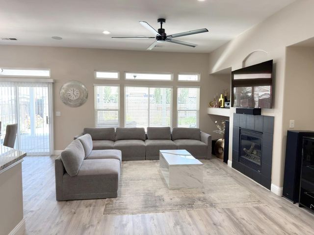 2219 Autumn Moon Way, Turlock, CA 95382