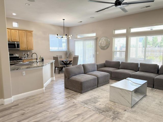 2219 Autumn Moon Way, Turlock, CA 95382
