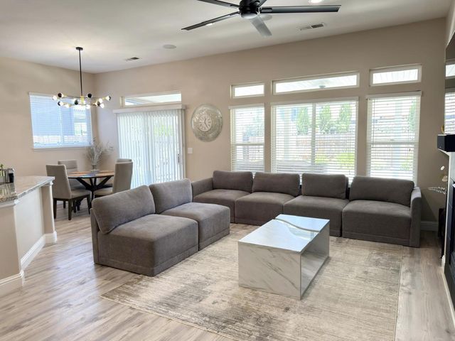 2219 Autumn Moon Way, Turlock, CA 95382