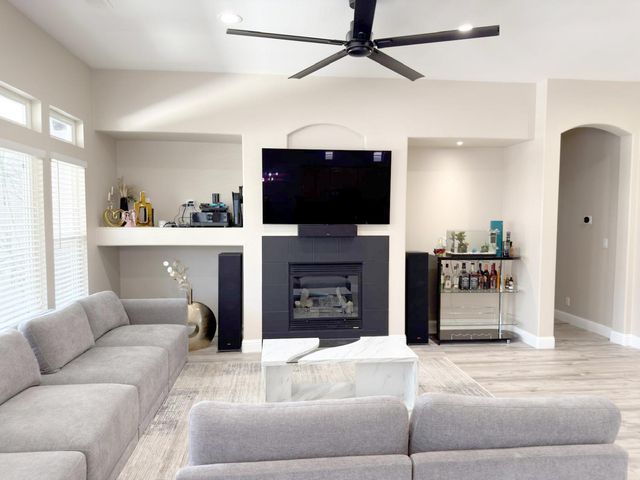 2219 Autumn Moon Way, Turlock, CA 95382