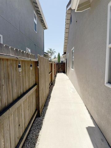 2219 Autumn Moon Way, Turlock, CA 95382