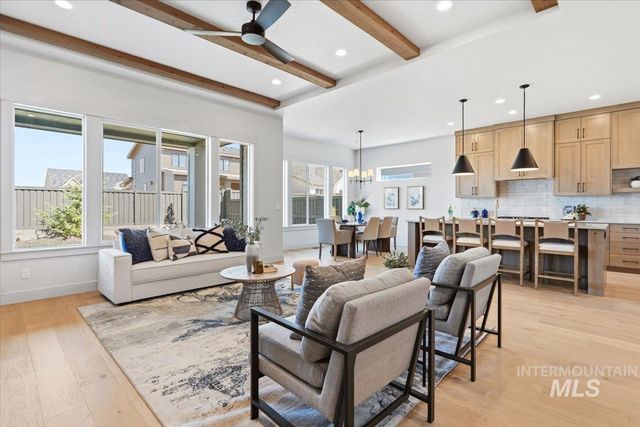 1010 E Crescendo St, Meridian, ID 83642