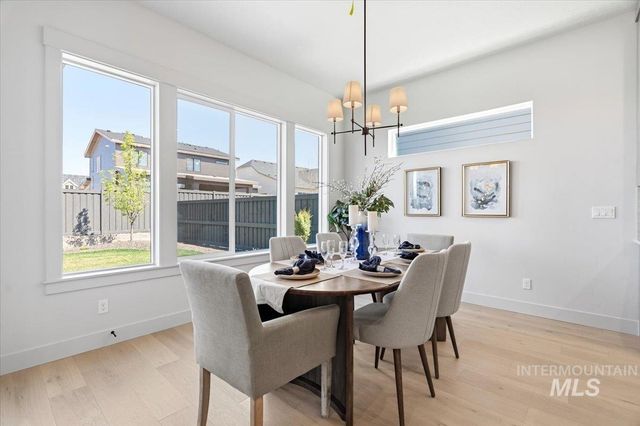 1010 E Crescendo St, Meridian, ID 83642