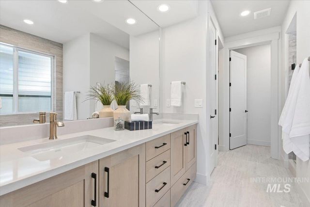 1010 E Crescendo St, Meridian, ID 83642