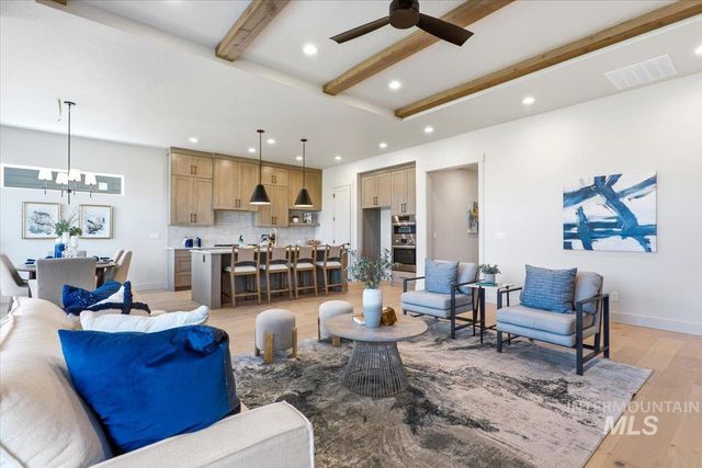 1010 E Crescendo St, Meridian, ID 83642