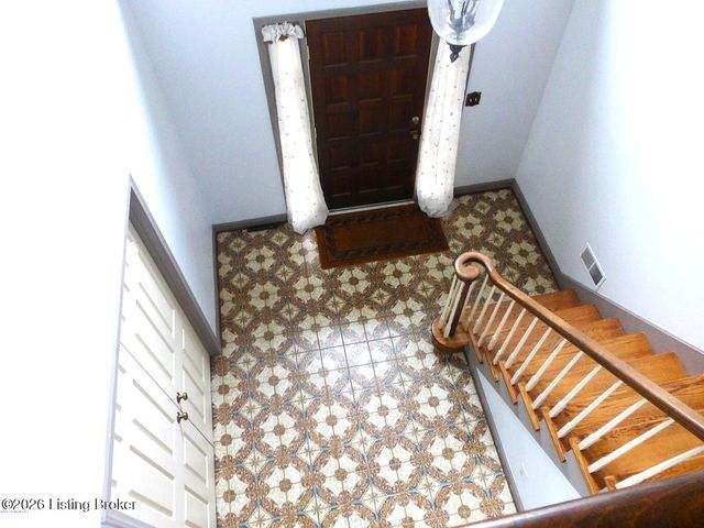 2311 Fallsview Rd, Louisville, KY 40207