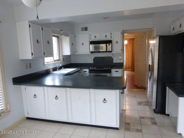2311 Fallsview Rd, Louisville, KY 40207