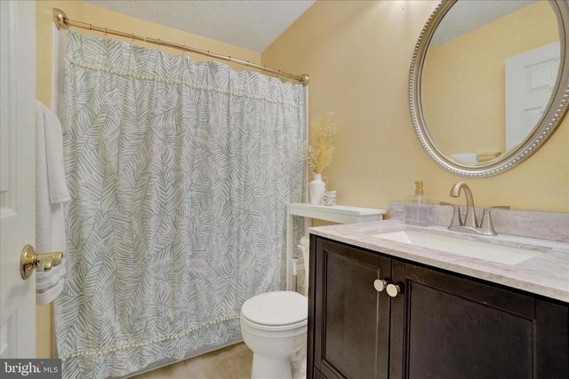 665 CLYDESDALE DR, York, PA 17402