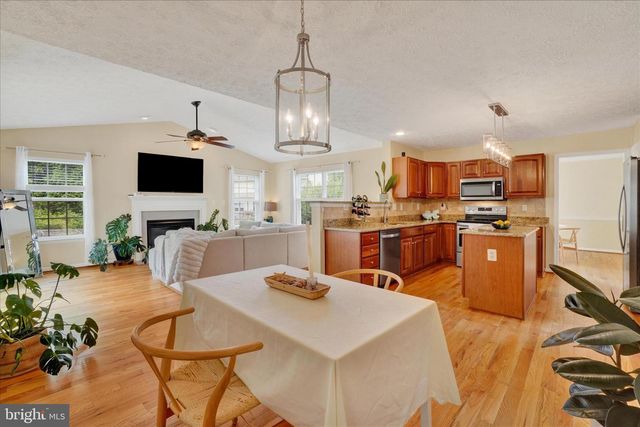 665 CLYDESDALE DR, York, PA 17402
