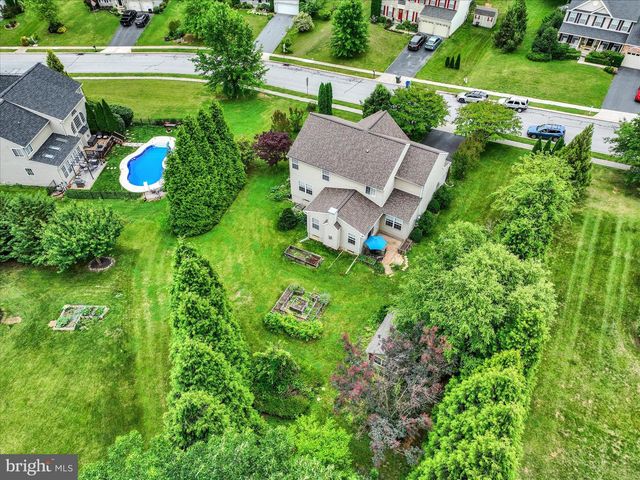665 CLYDESDALE DR, York, PA 17402