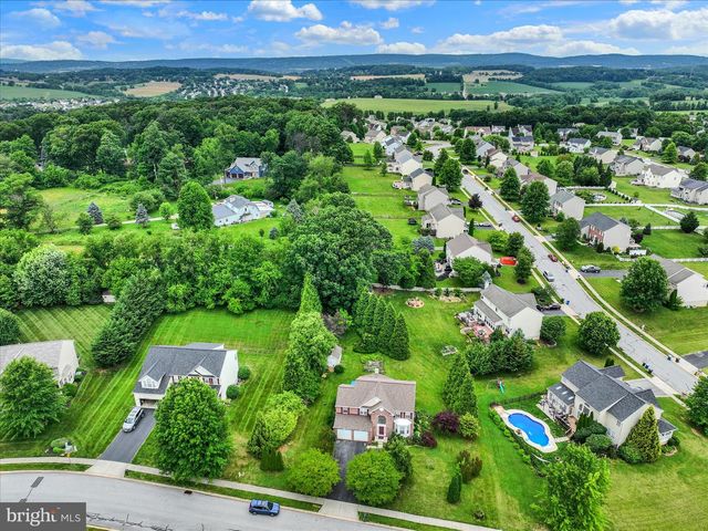 665 CLYDESDALE DR, York, PA 17402