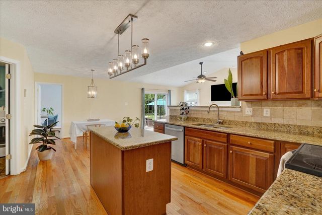 665 CLYDESDALE DR, York, PA 17402