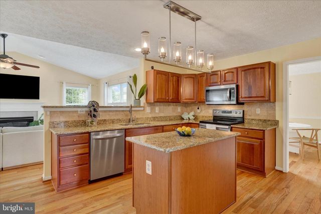 665 CLYDESDALE DR, York, PA 17402
