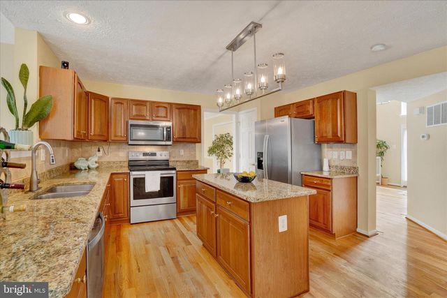 665 CLYDESDALE DR, York, PA 17402