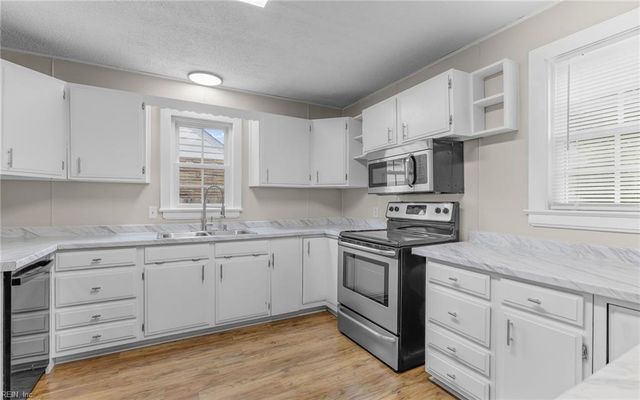 21 Langley AVE, Newport News, VA 23601