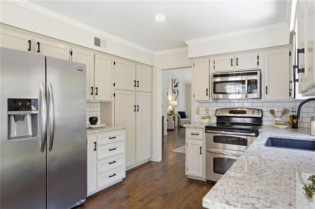 12871 Cambridge Terrace, Leawood, KS 66209