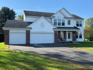 943 Earley Lake Curve, Burnsville, MN 55306