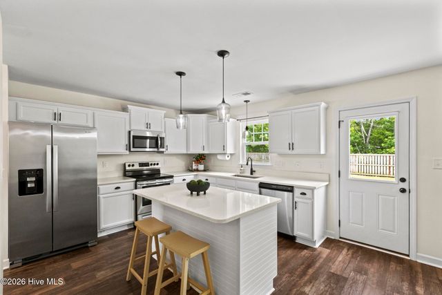282 Breakwater Drive, Sneads Ferry, NC 28460