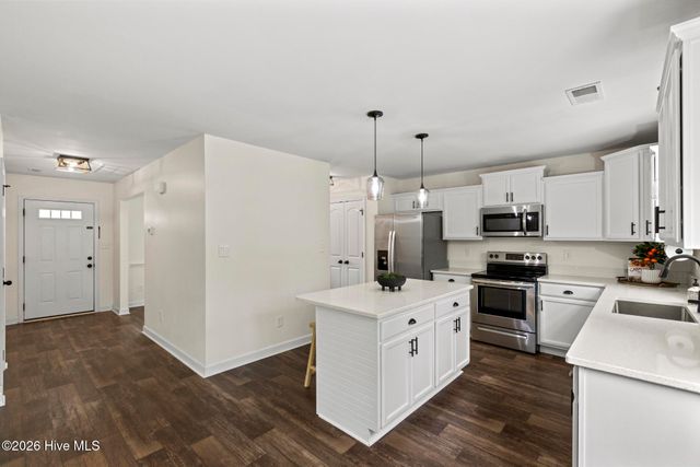 282 Breakwater Drive, Sneads Ferry, NC 28460