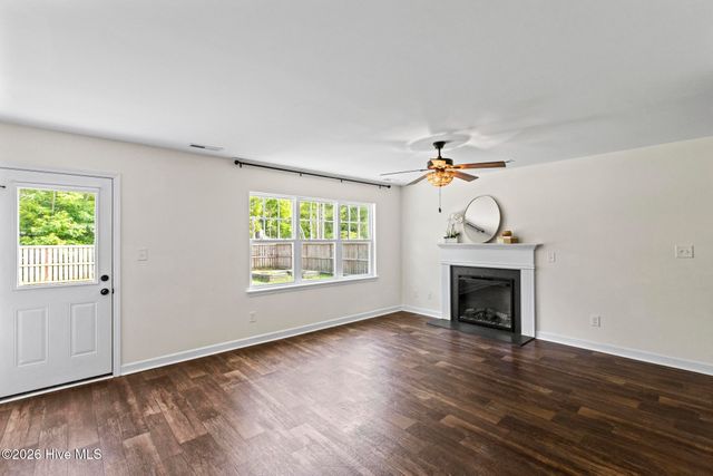 282 Breakwater Drive, Sneads Ferry, NC 28460