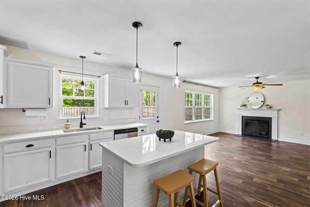 282 Breakwater Drive, Sneads Ferry, NC 28460