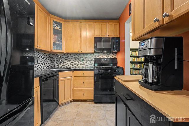 73 Letts Court, Old Bridge, NJ 07747
