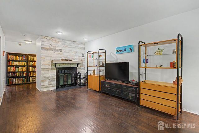 73 Letts Court, Old Bridge, NJ 07747
