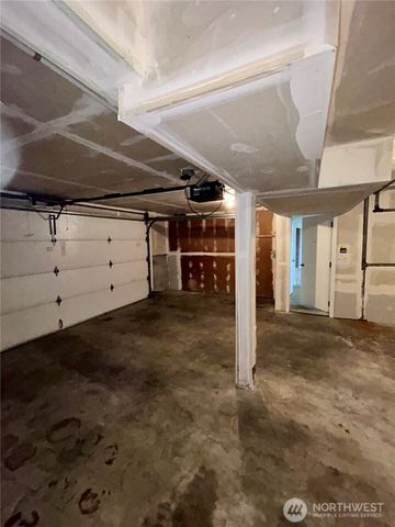 19221 100th Avenue NE, Bothell, WA 98011