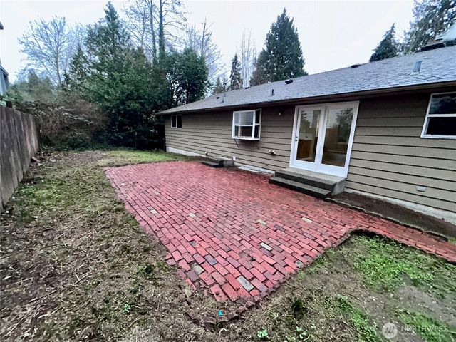 19221 100th Avenue NE, Bothell, WA 98011