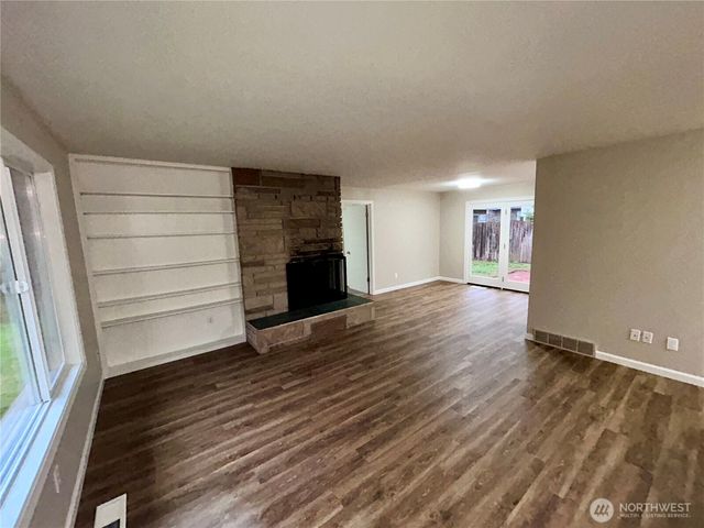 19221 100th Avenue NE, Bothell, WA 98011