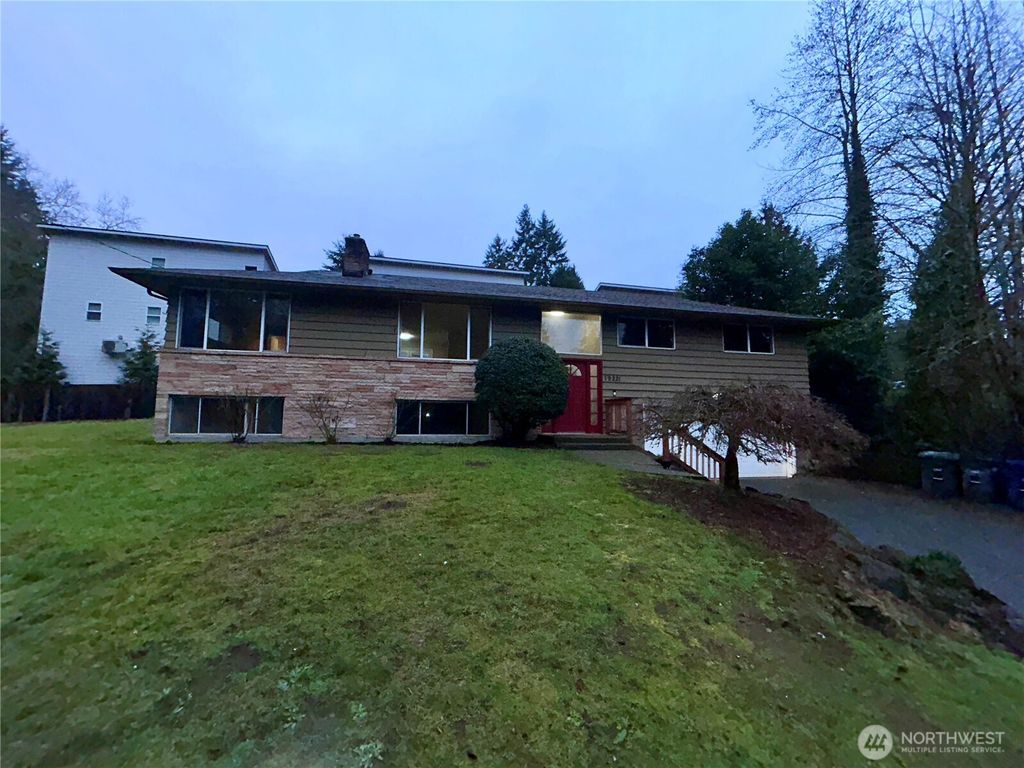 19221 100th Avenue NE, Bothell, WA 98011