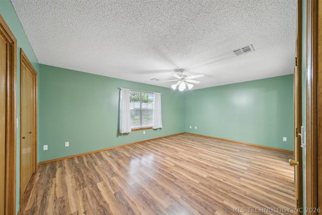 616 Grove Crest Road, Pryor, OK 74361