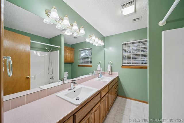 616 Grove Crest Road, Pryor, OK 74361