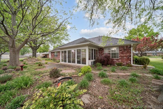 616 Grove Crest Road, Pryor, OK 74361