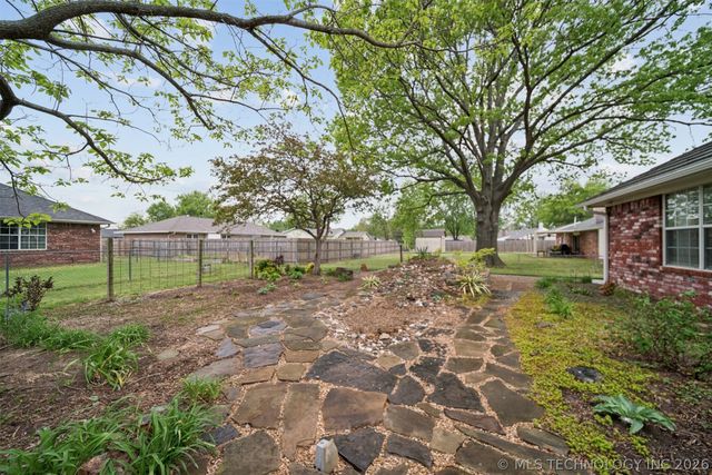 616 Grove Crest Road, Pryor, OK 74361