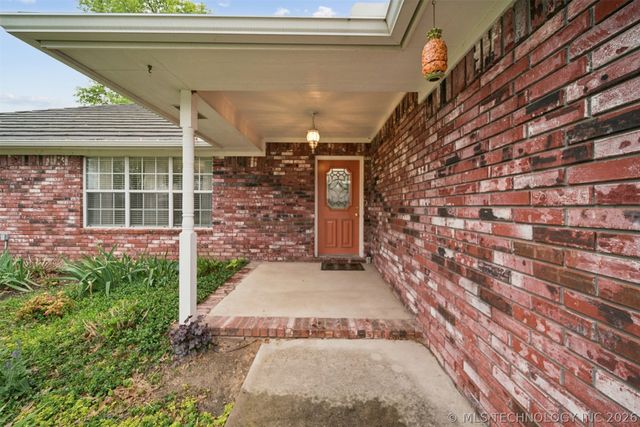 616 Grove Crest Road, Pryor, OK 74361