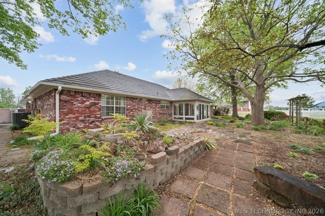 616 Grove Crest Road, Pryor, OK 74361
