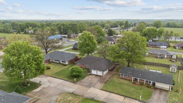616 Grove Crest Road, Pryor, OK 74361