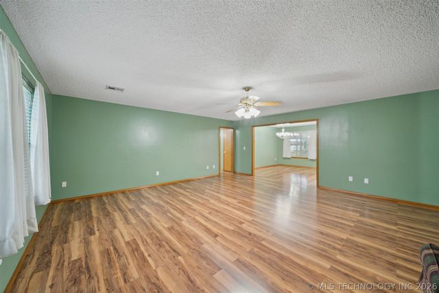 616 Grove Crest Road, Pryor, OK 74361
