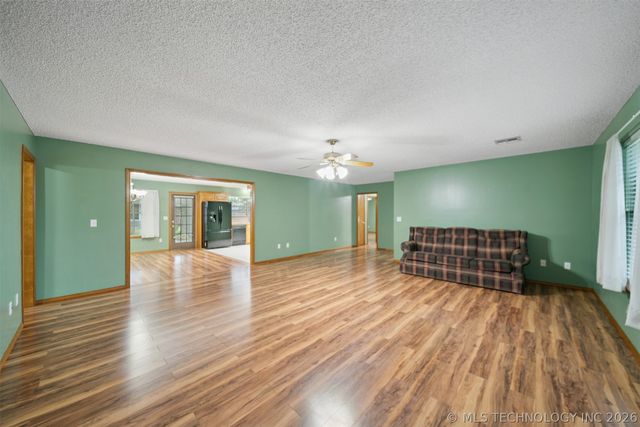 616 Grove Crest Road, Pryor, OK 74361