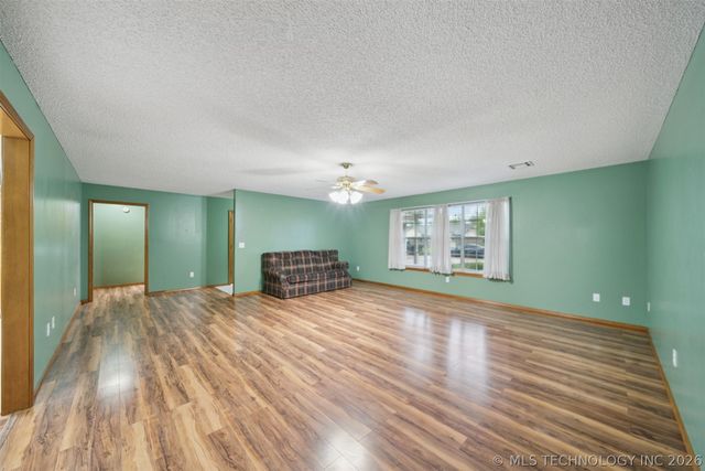 616 Grove Crest Road, Pryor, OK 74361