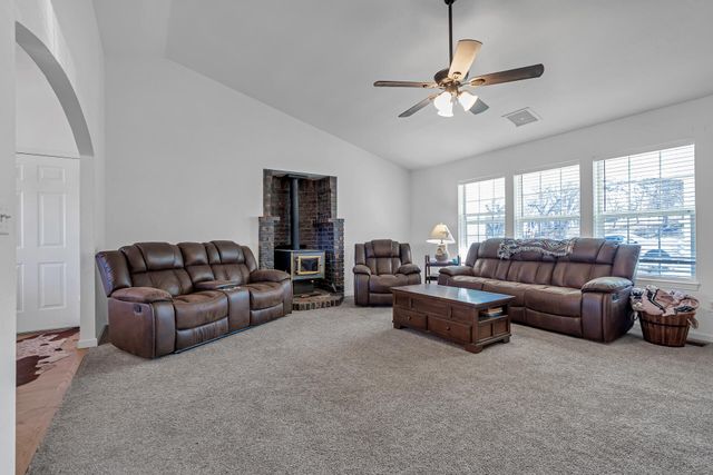 13725 Gas Point Road, Igo, CA 96047