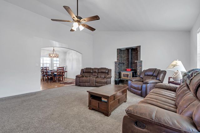 13725 Gas Point Road, Igo, CA 96047