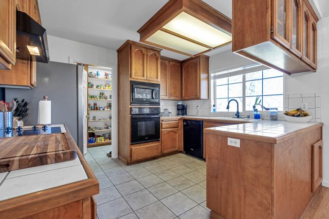 13725 Gas Point Road, Igo, CA 96047