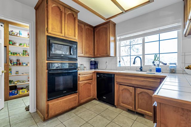 13725 Gas Point Road, Igo, CA 96047