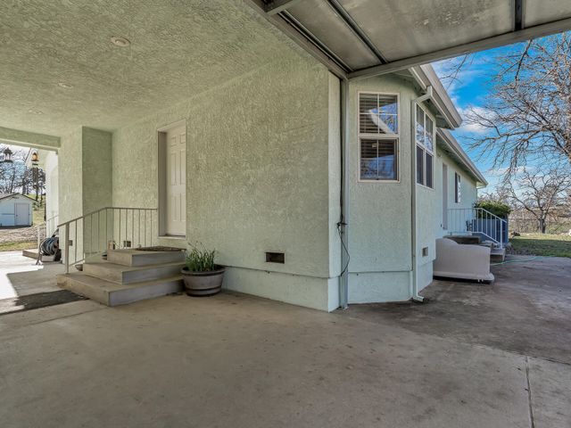 13725 Gas Point Road, Igo, CA 96047