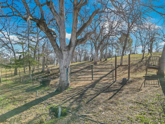 13725 Gas Point Road, Igo, CA 96047