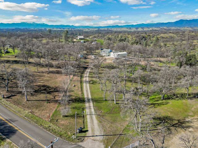 13725 Gas Point Road, Igo, CA 96047