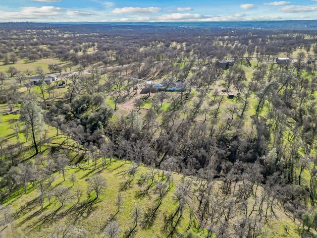 13725 Gas Point Road, Igo, CA 96047